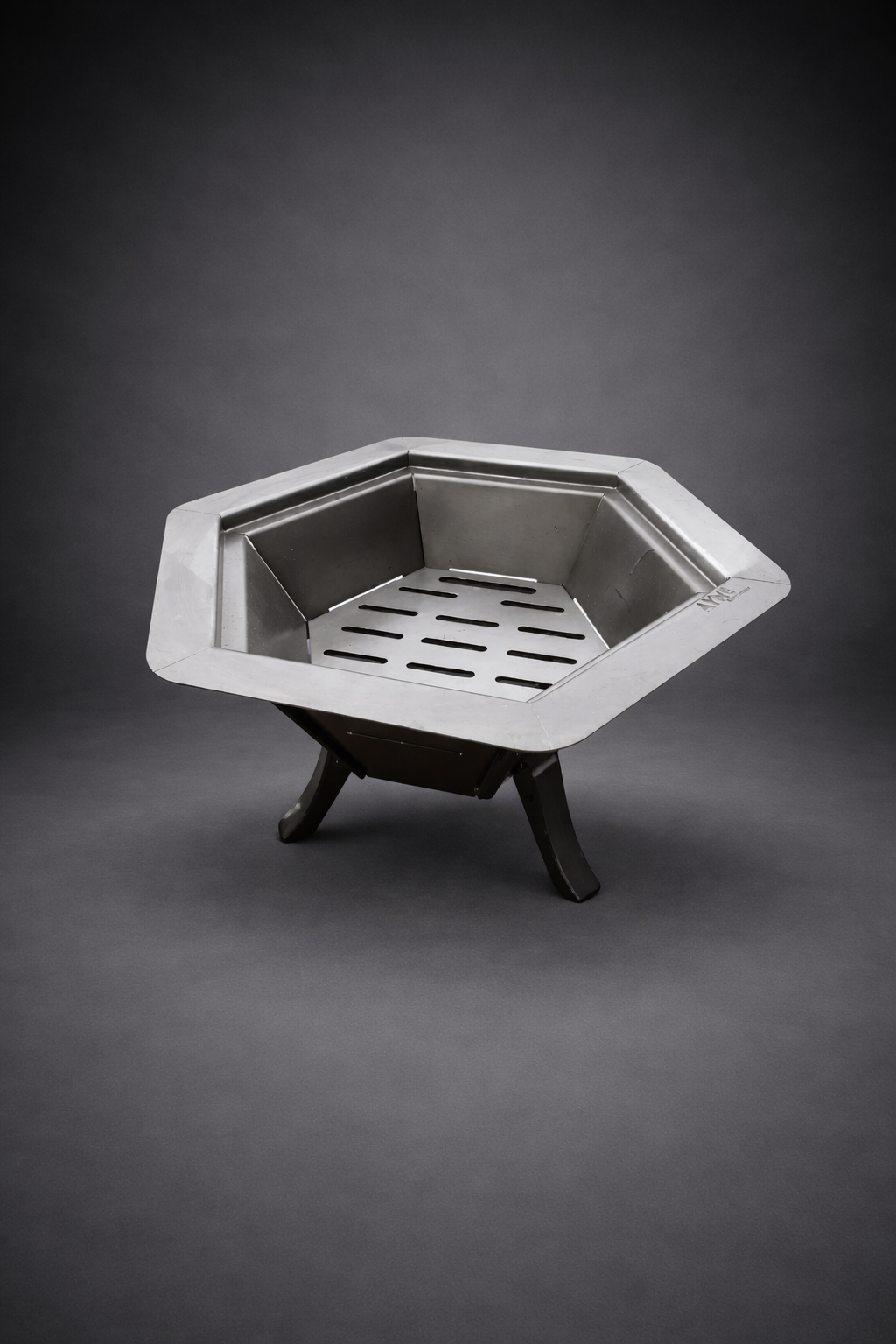 61 cm Portable Fire Pit with Grill Grate | Wood, Charcoal & Pellet Burning BBQ Fire Pit | AYME Outdoorium